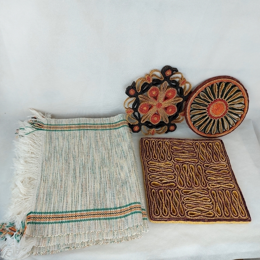 Vintage straw wicker trivets and hand woven doilies weaving loam boho tablecloth